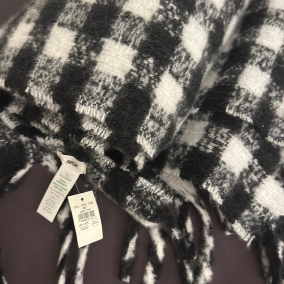 aerie Accessories - Aerie by American Eagle AE long plaid thick black and white scarf